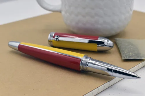 Miniatura 3 de Xezo Visionary - Bolígrafo roller de latón y aluminio, punta fina. Lacado a mano en oro Aspen y rojo. Numerado en edición limitada de 500.