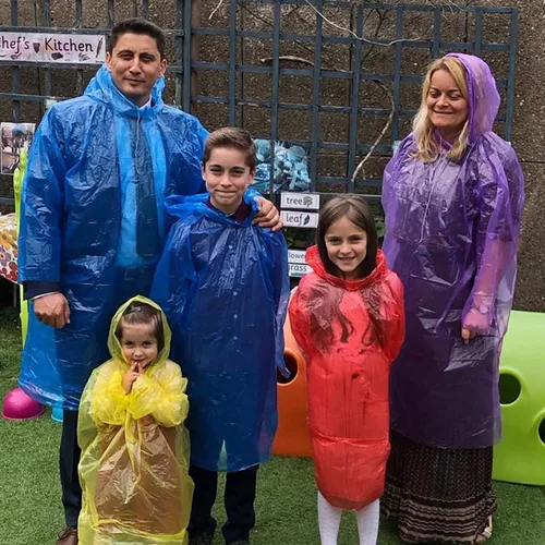 Miniatura 6 de INNOCHEER - Ponchos de lluvia para la familia, paquete de 12, impermeable desechable de emergencia para niños y adultos, camping, senderismo al aire