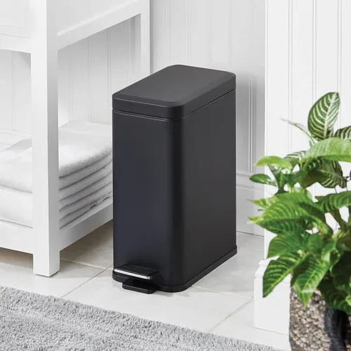 Miniatura 2 de mDesign Cubo de Basura con Pedal — Cubo de basura con pedal, tapa e inserto de cubo de plástico para baño, cocina y oficina — Cubo de basura de Negro
