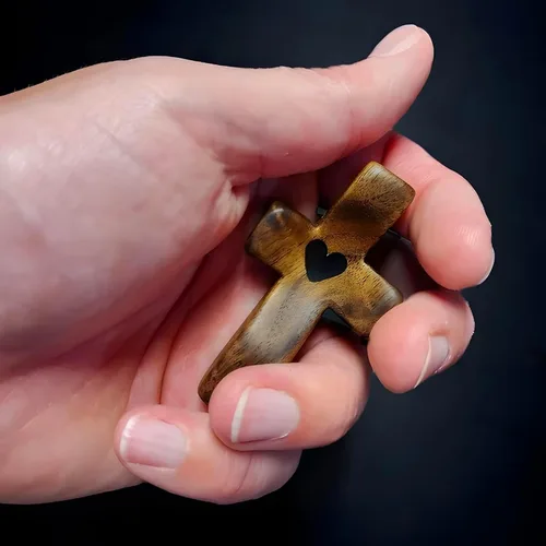 Miniatura 5 de Cruz de oración de bolsillo de madera, paquete de 105 cruces de madera de mano para iglesia, regalo cristiano, ministerio, regalos de escuela