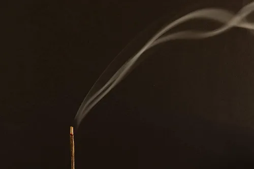 Miniatura 4 de Varillas de incienso Oud de madera de agar - Incienso artesanal Masala de lujo - Varillas extra gruesas de combustión prolongada (75 minutos)