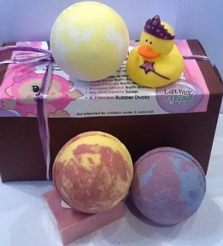It 's una sorpresa. Juguete sorpresa Bomba de Baño Regalo Pack by LATHER & Fizz baño Boutique