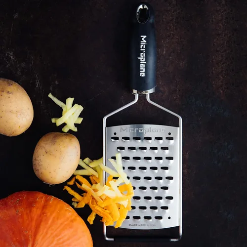 Miniatura 8 de Microplane Gourmet Series - Rallador ultra grueso de acero inoxidable duradero para quesos y verduras con mango antideslizante para cocina