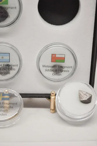 Miniatura 3 de Meteoritos de todo el mundo - Auténtica colección de fragmentos de meteoritos de 8 piezas con vitrina Regalo educativo de ciencia para niños