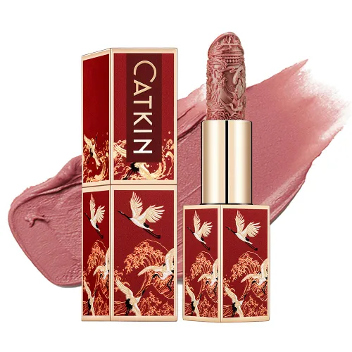 Miniatura 24 de Catkin Lápiz labial semimate hidratante de color de alto impacto infundido con vitamina E y aceite de aguacate, textura suave y sedosa, acabado mate