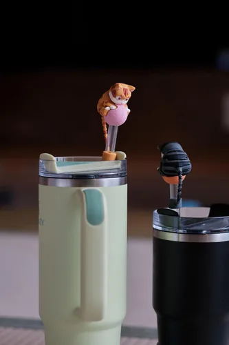 Miniatura 5 de 2 piezas de lindas tapas de pajita con gato, cubiertas de pajita para taza Stanley Cup de 30 y 40 onzas, juego de accesorios divertidos para taza