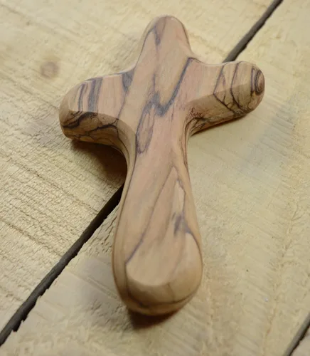 Miniatura 8 de Cruz de 10.16 cm de madera de olivo para sujetar en la mano de Belén en bolsa (certificada) - Fina cruz de madera para orar y confort, cruz de palma