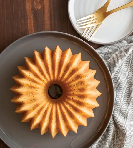 Miniatura 2 de Nordic Ware Brilliance Bundt, 5 tazas, Oro