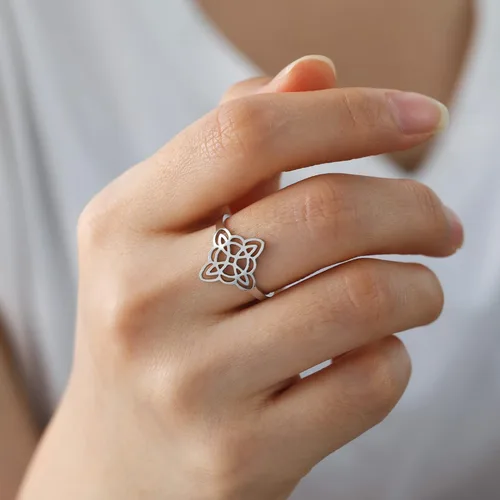 Miniatura 4 de Dreamtimes Anillo de nudo de bruja para mujer, de acero inoxidable, con barra abierta, ajustable, celta, cuaternario, nudo de bruja, amuleto