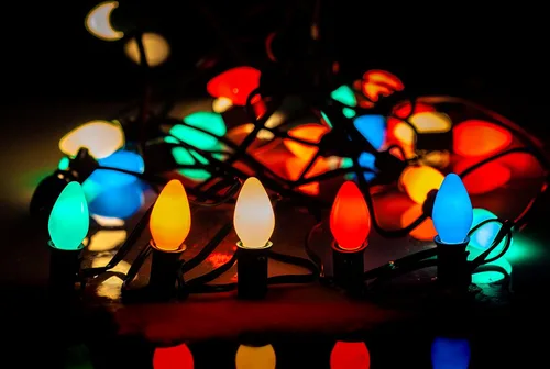 Miniatura 5 de Creative Hobbies Cadena de luces de Navidad multicolor de 25 pies con bombillas incandescentes C7 - Luces clásicas de decoración navideña