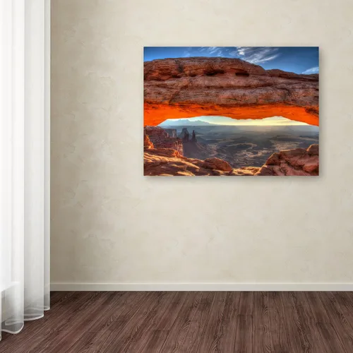 Miniatura 3 de Trademark Fine Art Mesa Arch Sunrise por Pierre Leclerc - Lienzo decorativo para pared, 22 x 32 pulgadas