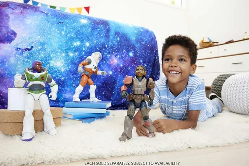 Miniatura 2 de Mattel Disney and Pixar Lightyear - Figura de acción a gran escala, Jr ZAP Patrol Izzy Hawthorne con 14 articulaciones móviles, juguete
