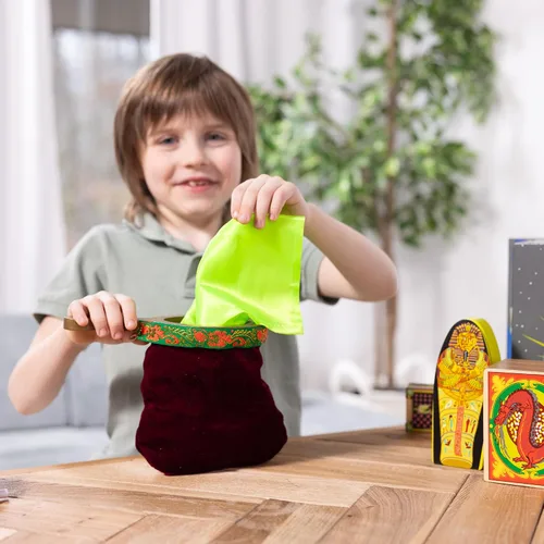 Miniatura 5 de Juego de magia de madera maciza con 10 trucos clásicos Melissa & Doug Deluxe