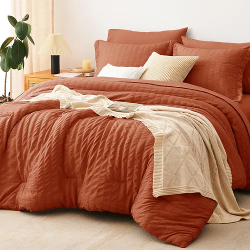 Miniatura 24 de CozyLux Juego de ropa de cama con edredón tamaño King Beige Seersucker de 7 piezas, juego de cama en una bolsa, con edredón, sábanas, fundas