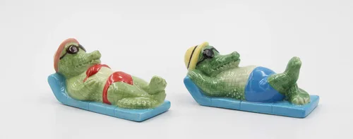 Miniatura 4 de Cosmos Gifts 20787 - Juego de coctelera de porcelana fina en traje de baño, bronceador solar, salero y pimentero, 4 pulgadas de largo