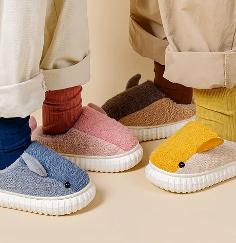 Miniatura 5 de Cozomiz Pantuflas para niños y niñas, lindas pantuflas de delfín para invierno, con forro de piel sintética, cálidas, antideslizantes