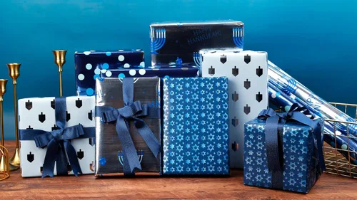 Miniatura 2 de The Dreidel Company Paquete de 4 Papel de Regalo con Diseño Temático de Hanukkah, Rollo de Chanukah de 17.5" X 180" (15 Pies) Pulgadas Hoja Papel