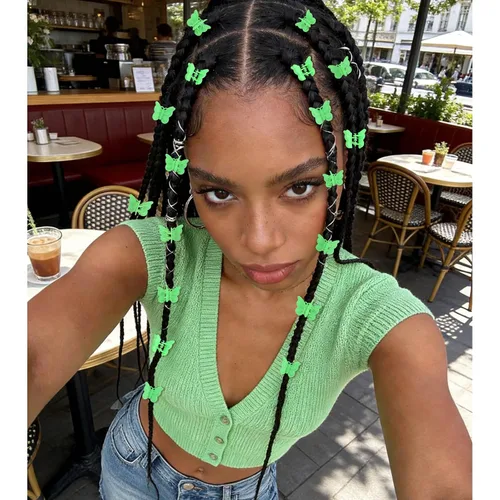 Miniatura 5 de YISSION 60 pinzas para el cabello de mariposa verde mate, lindas pinzas pequeñas de mariposa con caja paquete de los años 90 Y2K accesorios