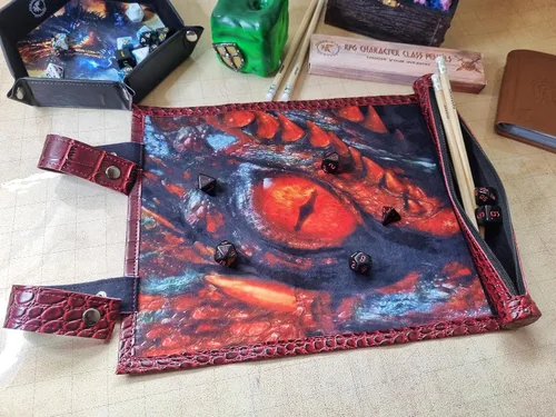 Miniatura 4 de Dungeon - Alfombrilla rodante de dados 2 en 1 de dragón y soporte para dados + juego de dados poliédrico D&D, 7 piezas, pergamino plegable portátil