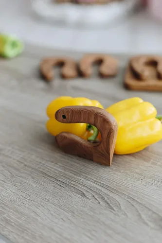 Miniatura 7 de Cuchillo de madera seguro para niños, cuchillo Montessori de utensilios para niños, picador de verduras y frutas, madera de fresno