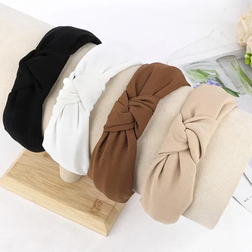 Miniatura 7 de YISSION Paquete de 4 diademas anudadas para mujer, diademas de tela de torsión ancha, color sólido, antideslizantes, accesorios para el cabello