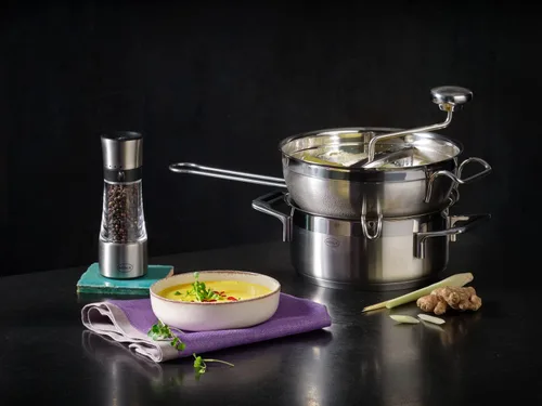 Miniatura 5 de Rosle 16252 - Molinillo de alimentos de acero inoxidable con mango, soportes para cuencos y 2 tamices de disco de molienda