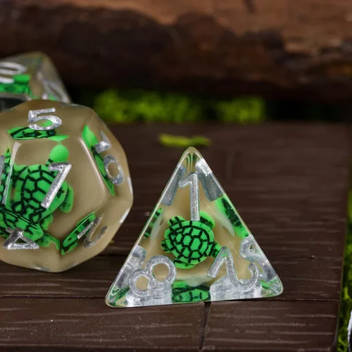 Miniatura 3 de Cusdie Dados DND de 7 troqueles, juego de dados poliédricos rellenos de animales, para juegos de rol, dados D&D (tortuga verde)