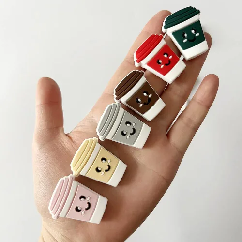 Miniatura 7 de 18 cuentas de taza de café de dibujos animados en forma de taza, cuentas espaciadoras planas sueltas para hacer llaveros, pulseras, collares