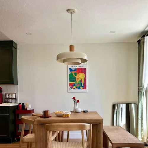Miniatura 3 de Lámpara Colgante Grande Moderna de 19.68 Pulgadas, 2 Niveles con Pantallas Crema Suaves, Acento de Madera Natural y Latón, Candelabro de Mediados