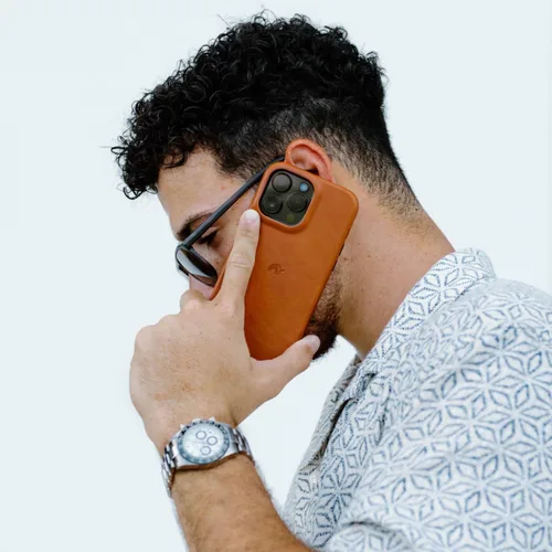 Miniatura 4 de Bullstrap Funda minimalista de cuero hecha a mano con parte inferior abierta para iPhone 13 Mini Funda de cuero de grano completo compatible