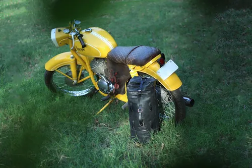 Miniatura 22 de Bolsa de lona para motocicleta de cuero genuino de grano completo resistente de inspiración militar Alforja Bolsa de fin de semana Con correas