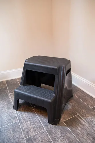 Miniatura 9 de Rubbermaid Taburete de plástico moldeado de 2 escalones, ligero con peldaños antideslizantes y pies antideslizantes, color negro