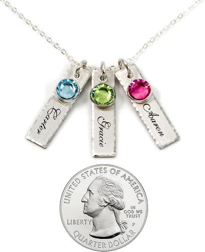 Miniatura 2 de Collar con dije personalizado de unidad en tres. Personalice 3colgantes rectangulares en plata esterlina con los nombres de su elección. Elija hasta