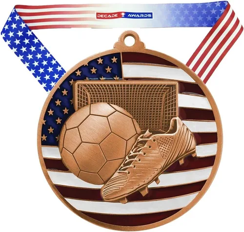 Decade Awards Medalla patriótica grabada de fútbol, medallón de fútbol de 2.75 pulgadas de ancho con estrellas y rayas, bandera estadounidense,