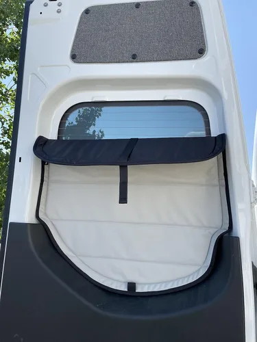Miniatura 3 de VanEssential Cubiertas magnéticas aisladas de plástico para puertas traseras opacas (par) diseñadas para Mercedes-Benz VS30