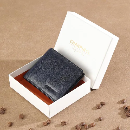Miniatura 43 de Billetera de piel triple con bloqueo RFID para hombre con 2 ventanas de identificación, 2 compartimentos para efectivo, 6-8 ranuras para tarjetas