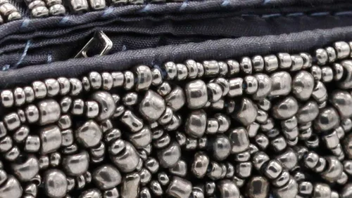 Miniatura 5 de Clutch con cuentas de peltre bolso grande de noche pulsera comercio justo y hecho a mano