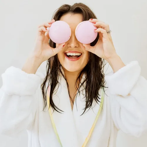 Miniatura 2 de Musee Juego de bombas de baño Rainbow Bombas de baño relajantes de aromaterapia Set de regalo para mujeres Contiene 5 bombas de baño orgánicas