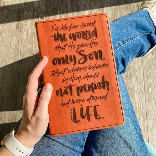 Miniatura 2 de JOY CREATIVE Biblia de impresión grande ESV Personalizado con nombre Diseño personalizado con letras a mano y grabado con láser Regalo