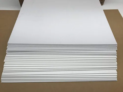 Paquete de 50 hojas de letreros de plástico corrugado en blanco de 0.157 in, blanco en blanco, 12 x 18 pulgadas, flauta corta de 12 pulgadas, ideal