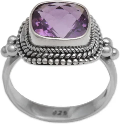 Miniatura 4 de NOVICA Anillo de cóctel artesanal hecho a mano con amatista, plata de ley 925 de Bali, morado, piedra natal ultra violeta de Indonesia con piedra