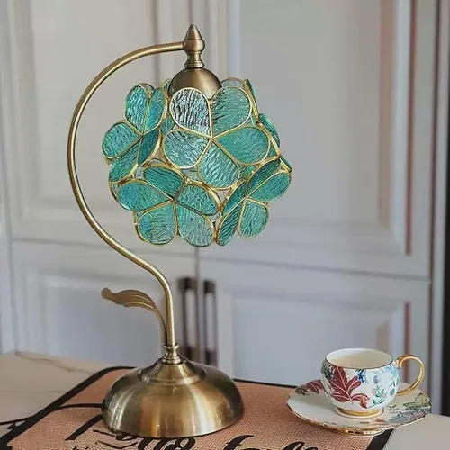 Lámpara de escritorio de flores, lámpara de mesa vintage con 3 modos de color, luz de lectura de pétalos con base de latón para dormitorio, sala de