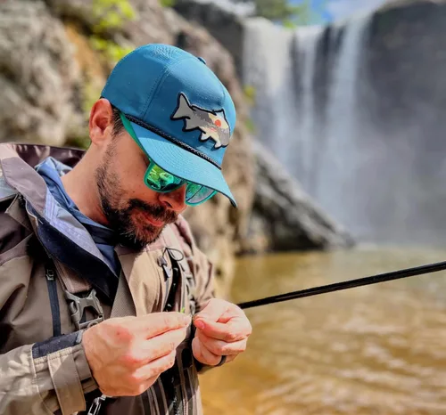 Miniatura 20 de Paramount Outdoors Sombrero de pesca de trucha al atardecer, diseño de silueta de pez de montaña, sombrero para exteriores con cómodo Snapback