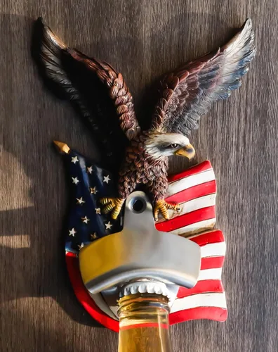Miniatura 8 de Ebros Gift Country Patriotic USA Freedom se eleva con águila calva con alas abiertas que se posan en la pared de la bandera de EE. UU