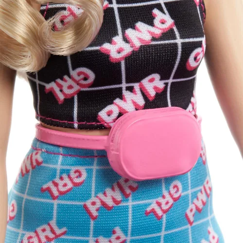 Miniatura 6 de Muñeca Barbie Fashionistas #187 con audífonos detrás de la oreja, cola de caballo morena, vestido cruzado y botas rosas
