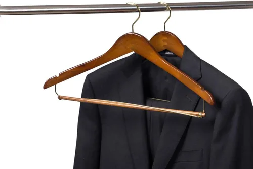 Miniatura 2 de 10 Perchas de Madera Curvadas Quality Hangers Hermosas y Resistentes para Trajes y Abrigos con Barra de Bloqueo Ganchos Dorados Acabado de Nogal (10)