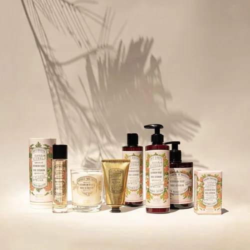 Miniatura 6 de Panier des Sens - Crema de manos pequeña para manos secas y agrietadas – Mini loción de manos de geranio rosa para piel seca - Con almendra dulce