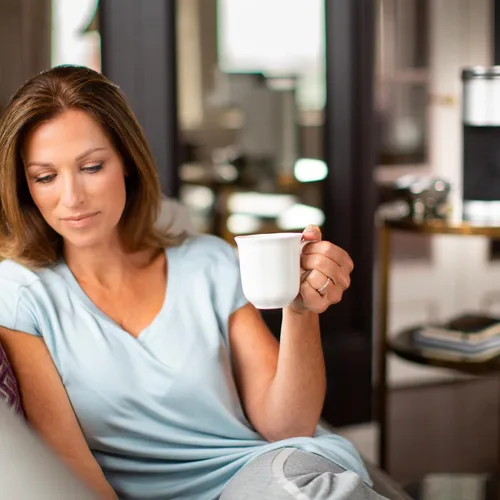 Miniatura 15 de Keurig K-Suite Premium - Cafetera de hospitalidad en la habitación, taza individual, plata/negro