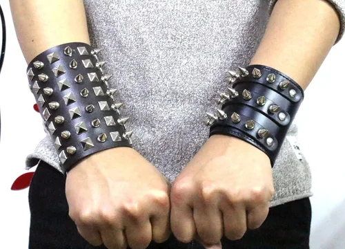 Miniatura 7 de Pulsera de cuero punk para hombres y mujeres, pulsera de cuero con tachuelas para hombres, pulsera gótica con remaches para hombres y mujeres