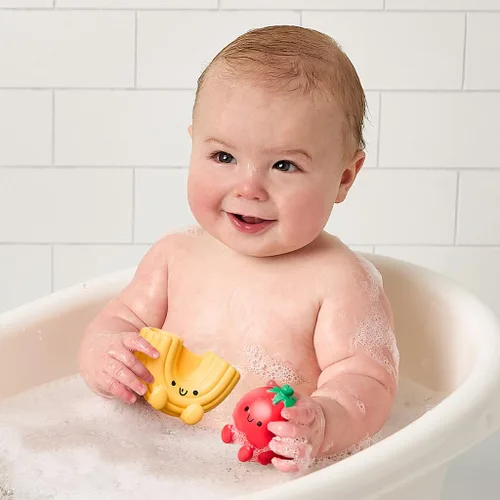 Miniatura 2 de Itzy Ritzy Juguetes de baño Squirter – Juego de 3 juguetes de baño texturizados en forma de pasta y 1 colador de espolvoreo – Itzy Splash Pals Fruta